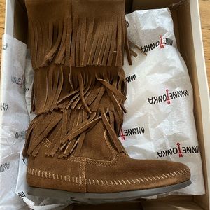 Minnetonka 3 layer boots size 5. Brand new and never worn in original box!
